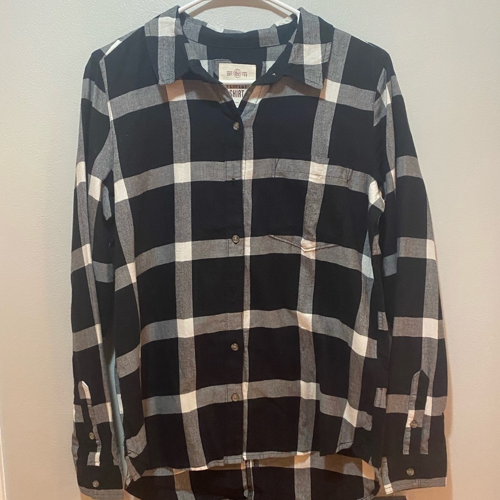 Black and White Plaid Button Up Collared Shirt